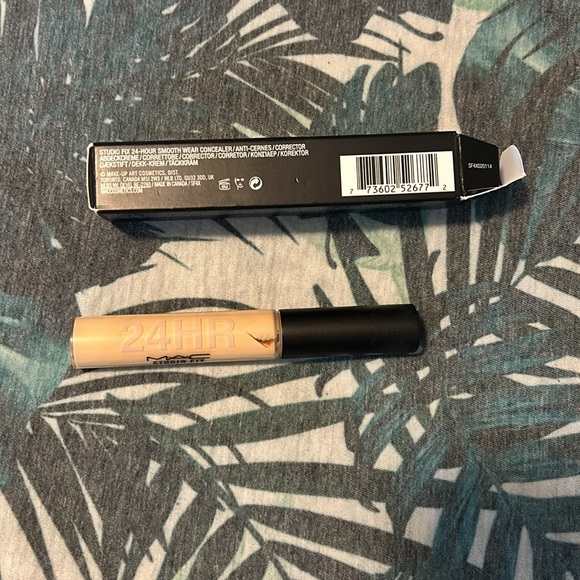 NWT MAC STUDIO FIX 24-HOUR SMOOTH WEAR CONCEALER NC 20 - Picture 6 of 8